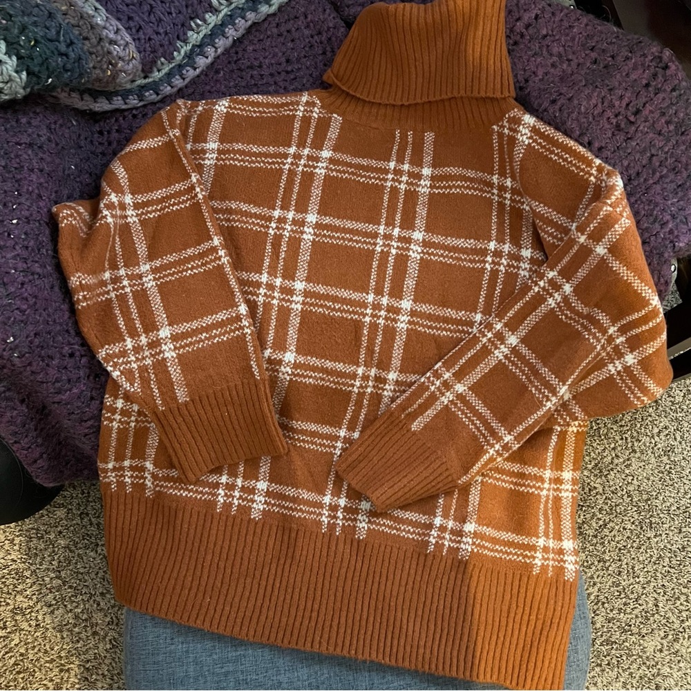 Easel ‘pumpkin spice’ plaid turtleneck